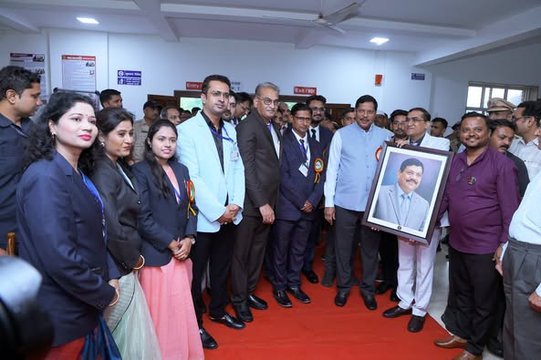 Popular MLA Ravibhau Rana Presents Digital Portrait to Chief Justice of India